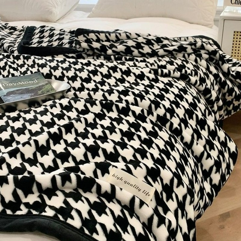Plaid Flannel Blanket – Soft & Cozy Checked Throw