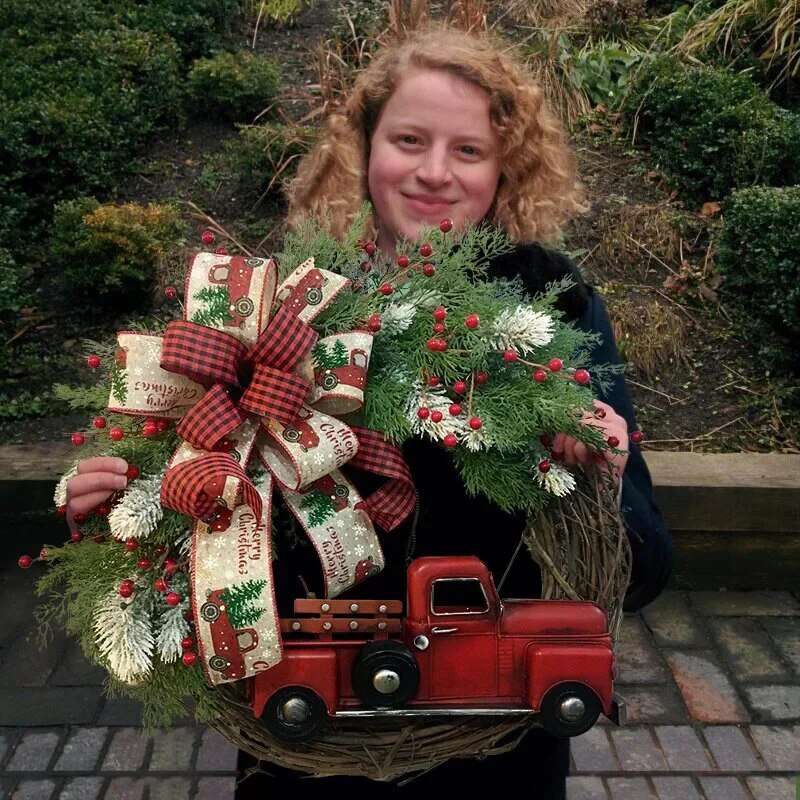 Elegant Christmas Door Wreath – Festive Flower Ring Decoration