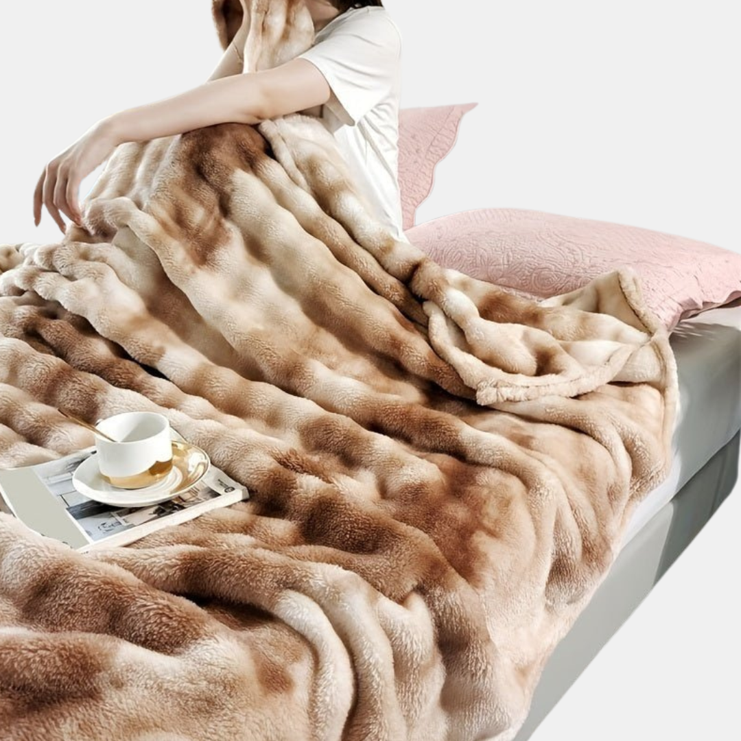 Cozy Coral Fleece Throw Blanket – Soft & Lightweight