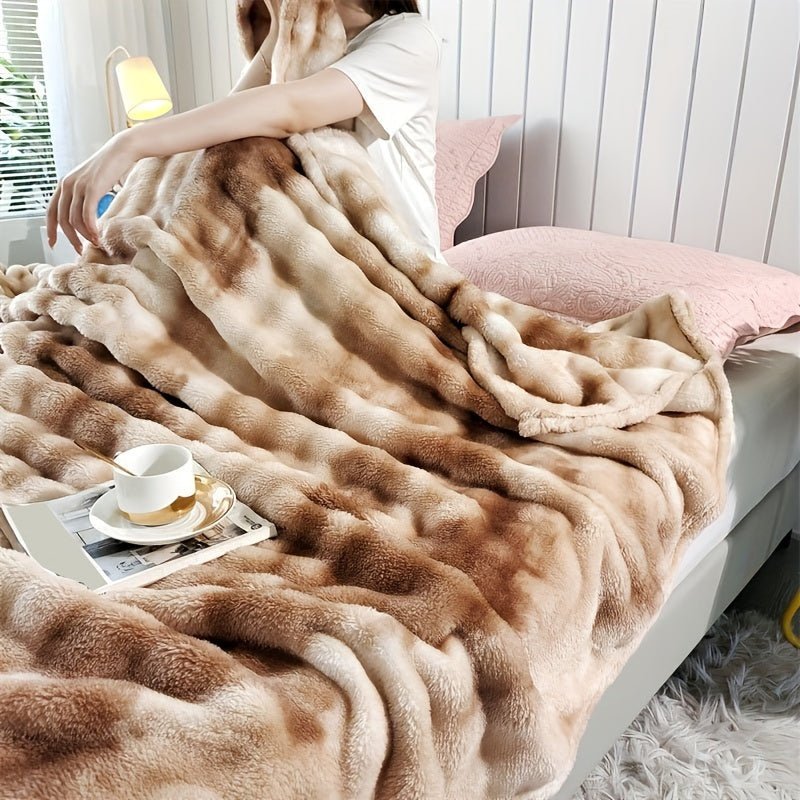 Cozy Coral Fleece Throw Blanket – Soft & Lightweight