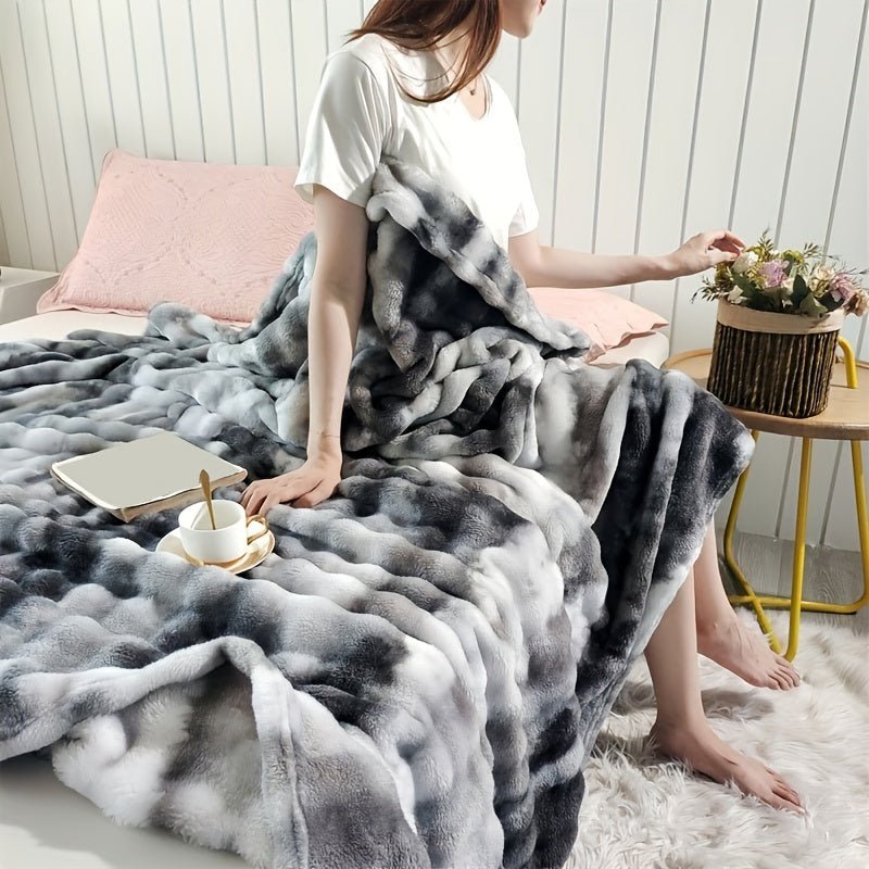 Cozy Coral Fleece Throw Blanket – Soft & Lightweight