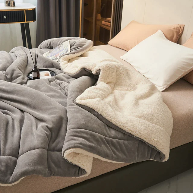 Luxurious Warm Fleece Blanket – Softness Meets Elegance