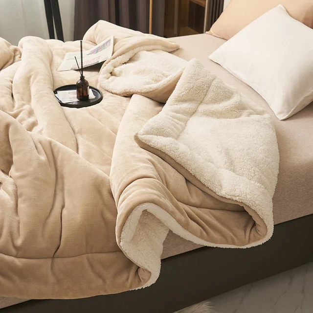 Luxurious Warm Fleece Blanket – Softness Meets Elegance
