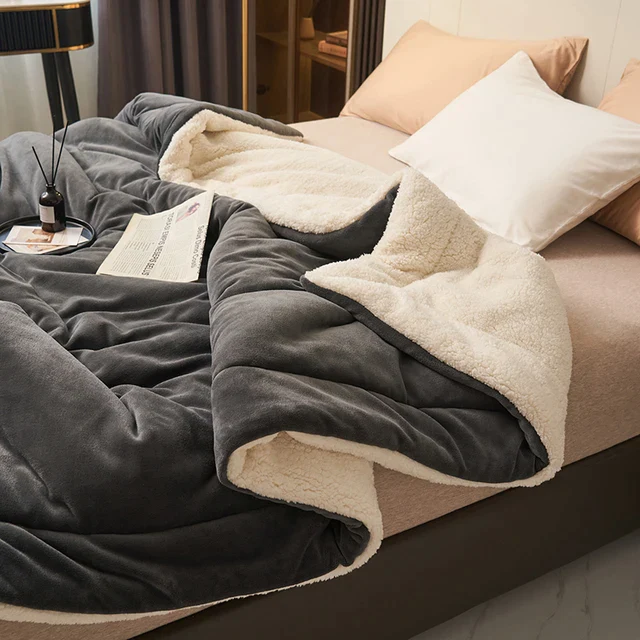 Luxurious Warm Fleece Blanket – Softness Meets Elegance