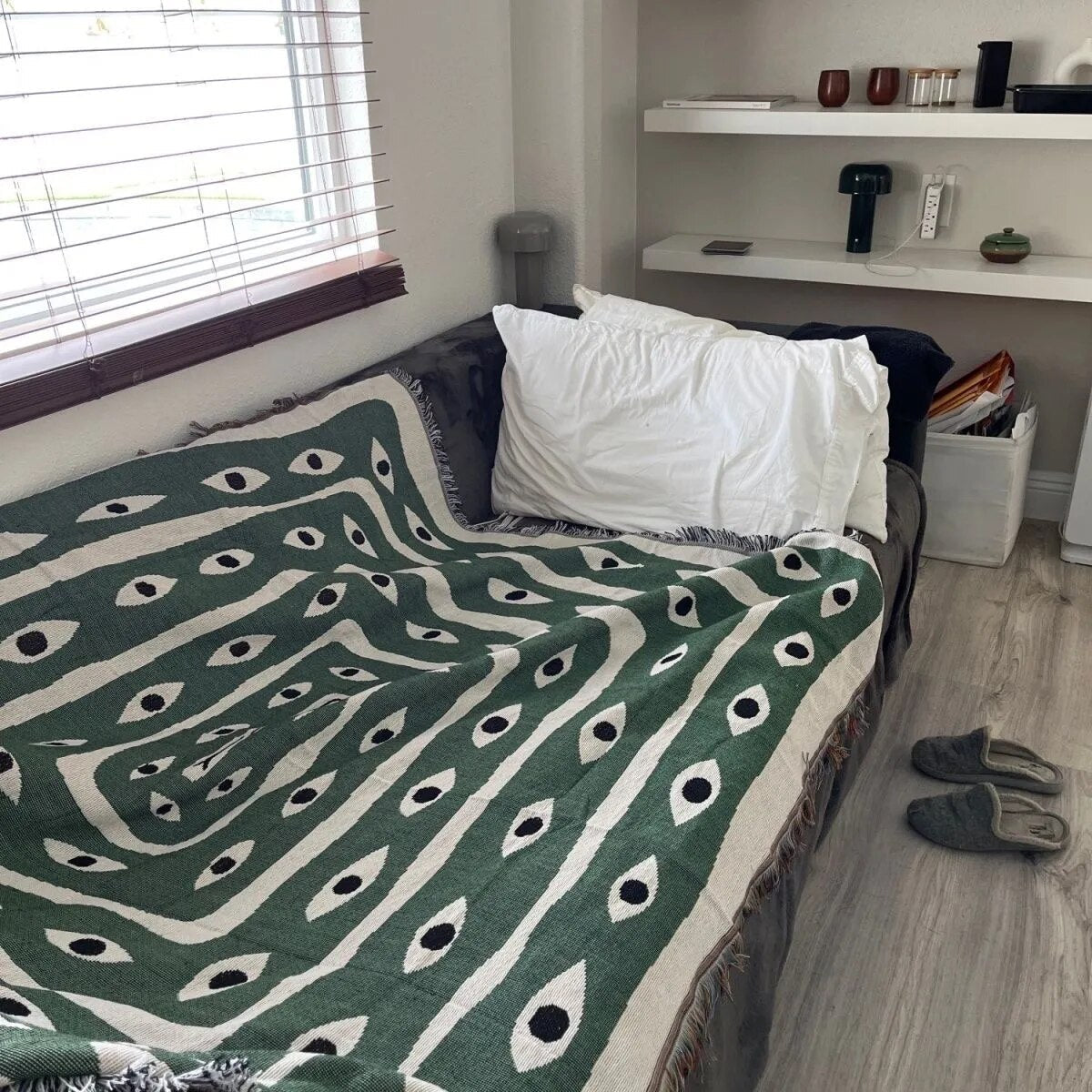Stylish Snake Eye Design Throw Blanket for Bed & Sofa
