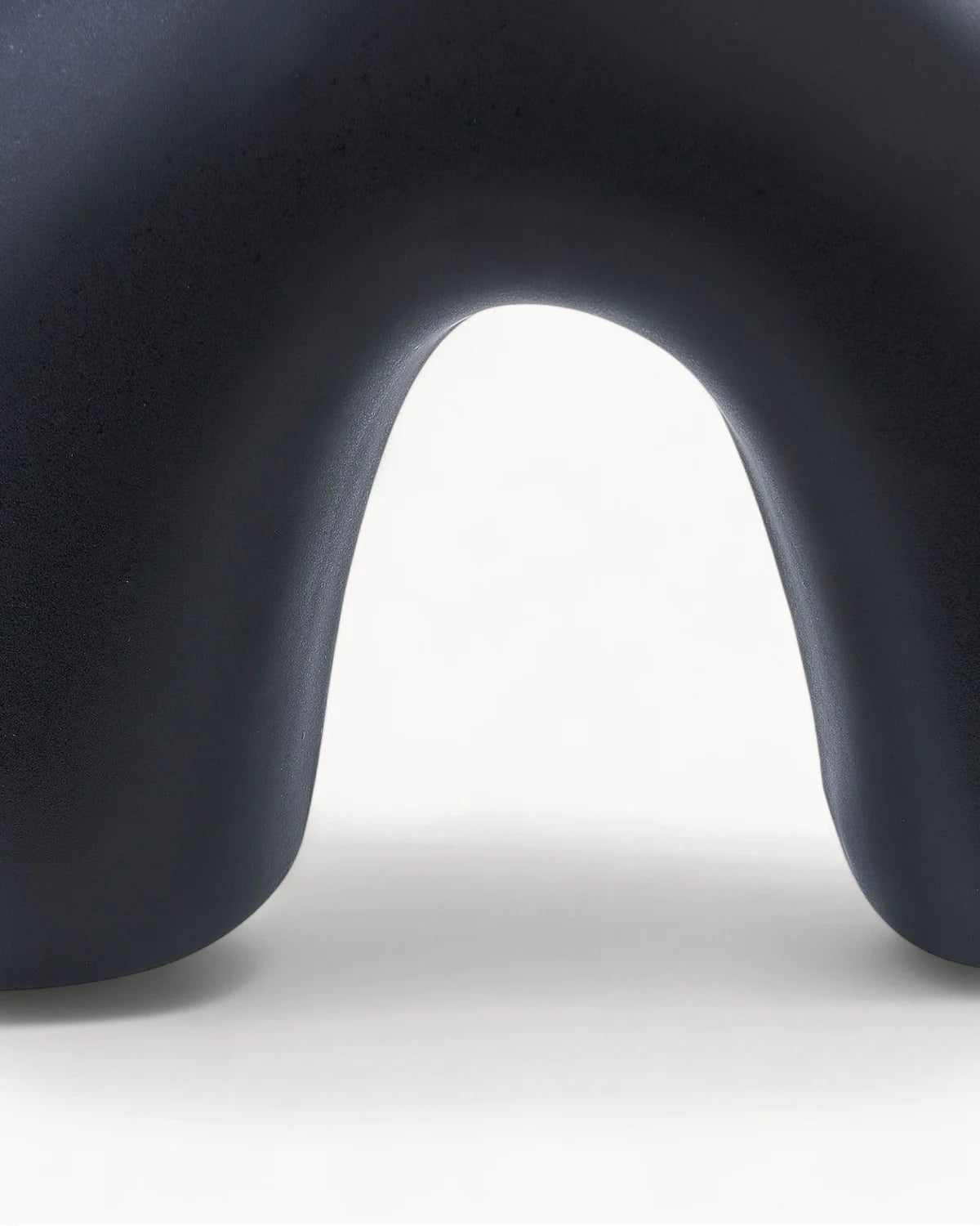 Black Porcelain Vase – 31 cm Modern Flower Vase