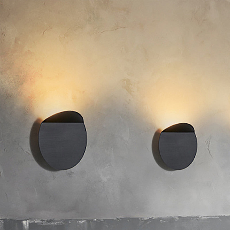 Modern Round Metal Wall Lamp – Sleek LED Indoor Lighting