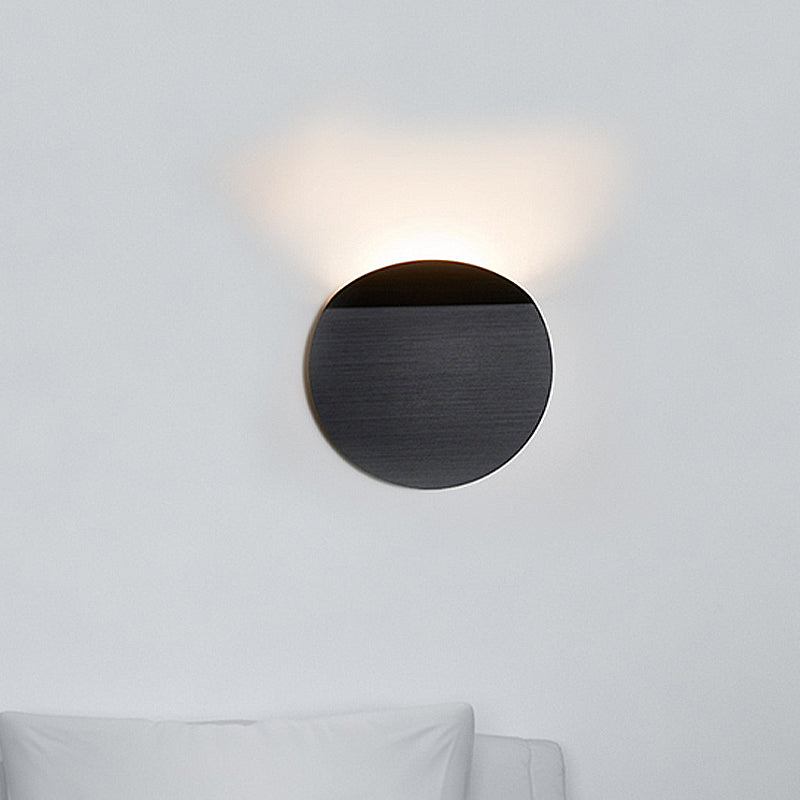 Modern Round Metal Wall Lamp – Sleek LED Indoor Lighting