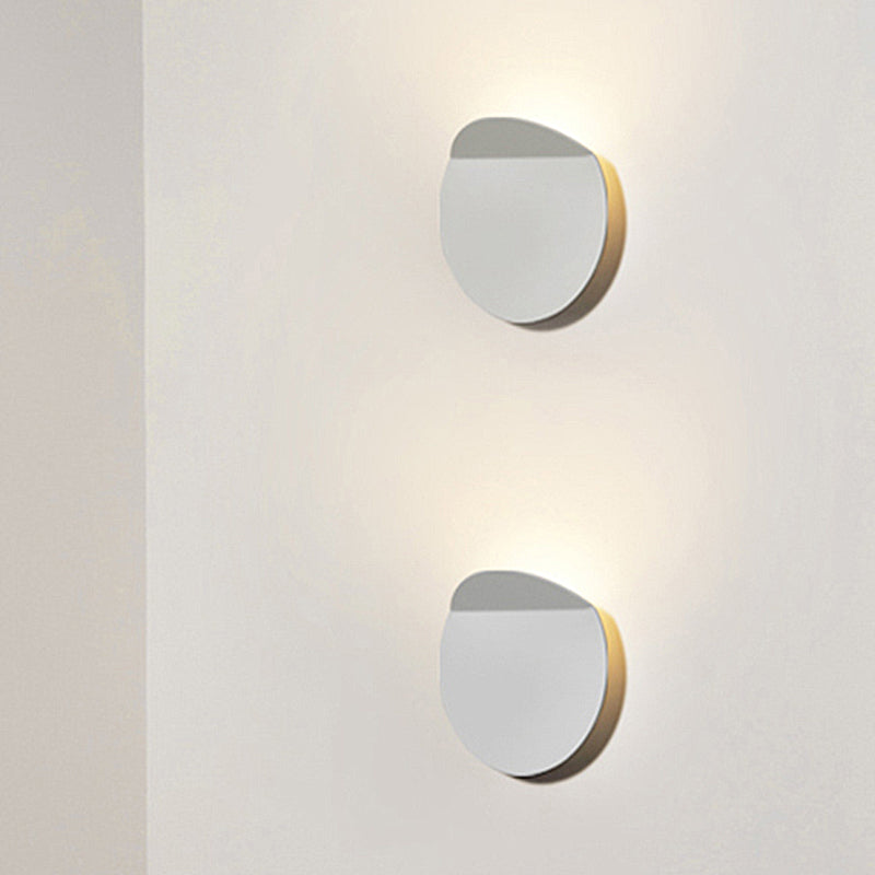 Modern Round Metal Wall Lamp – Sleek LED Indoor Lighting