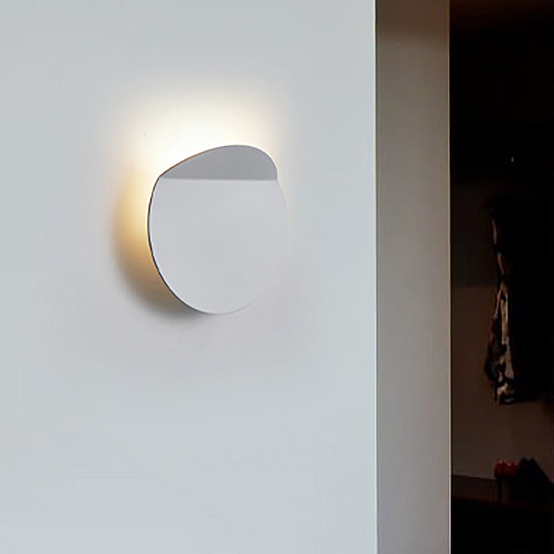 Modern Round Metal Wall Lamp – Sleek LED Indoor Lighting