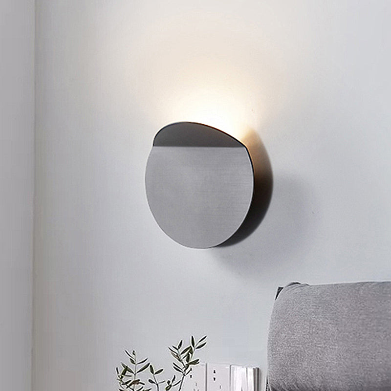 Modern Round Metal Wall Lamp – Sleek LED Indoor Lighting