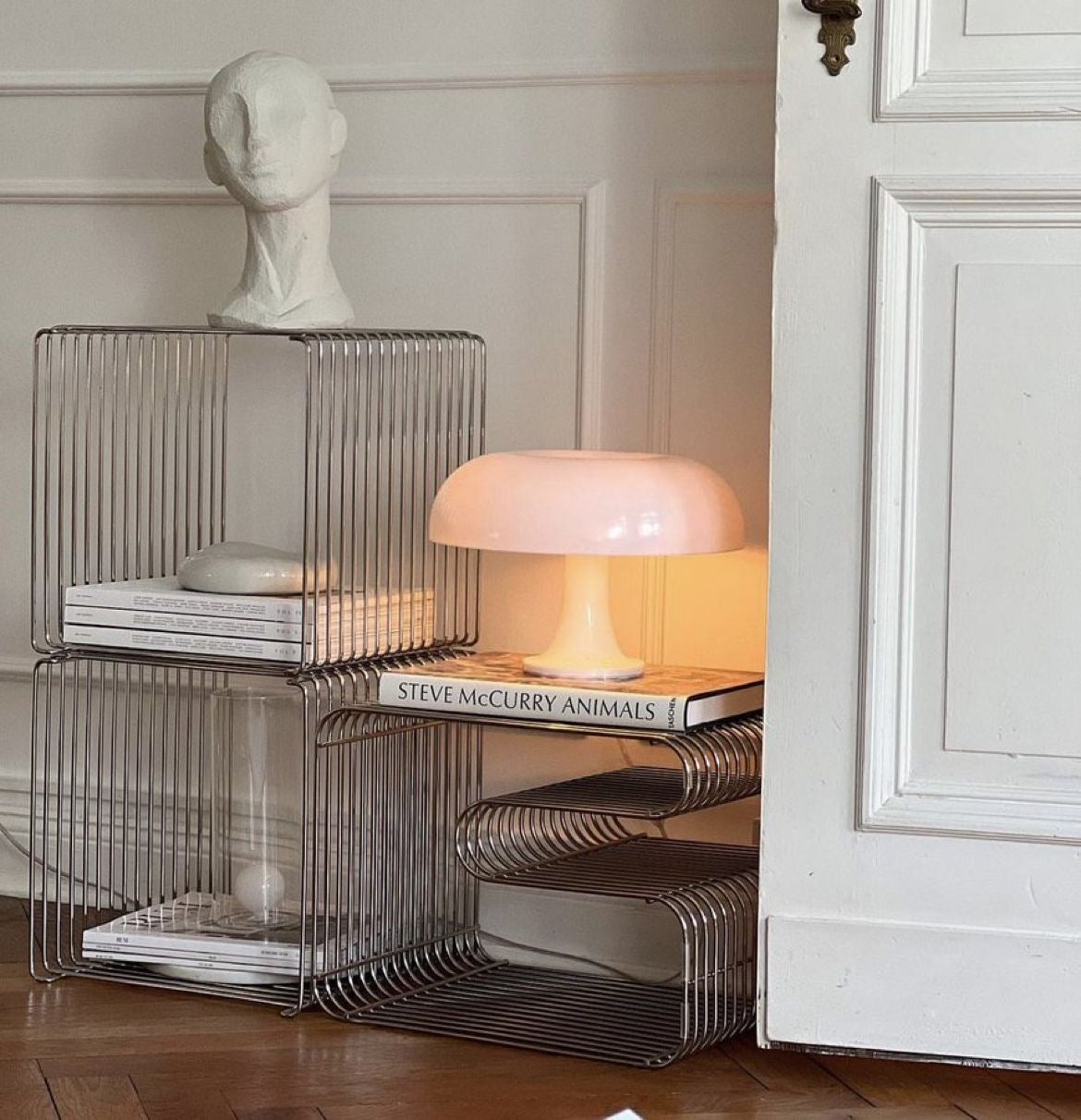 Modern Minimalist Metal Floating Shelf – Nordic Geometric Elegance for Modern Spaces