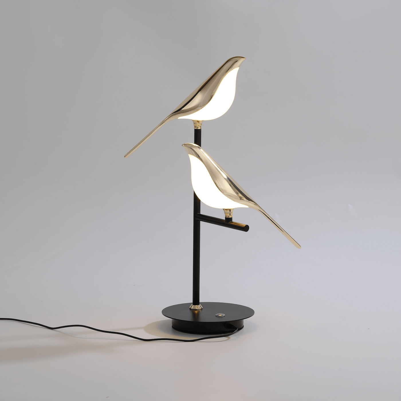 Stylish LED Table Lamp – Postmodern Elegance with a Golden Touch