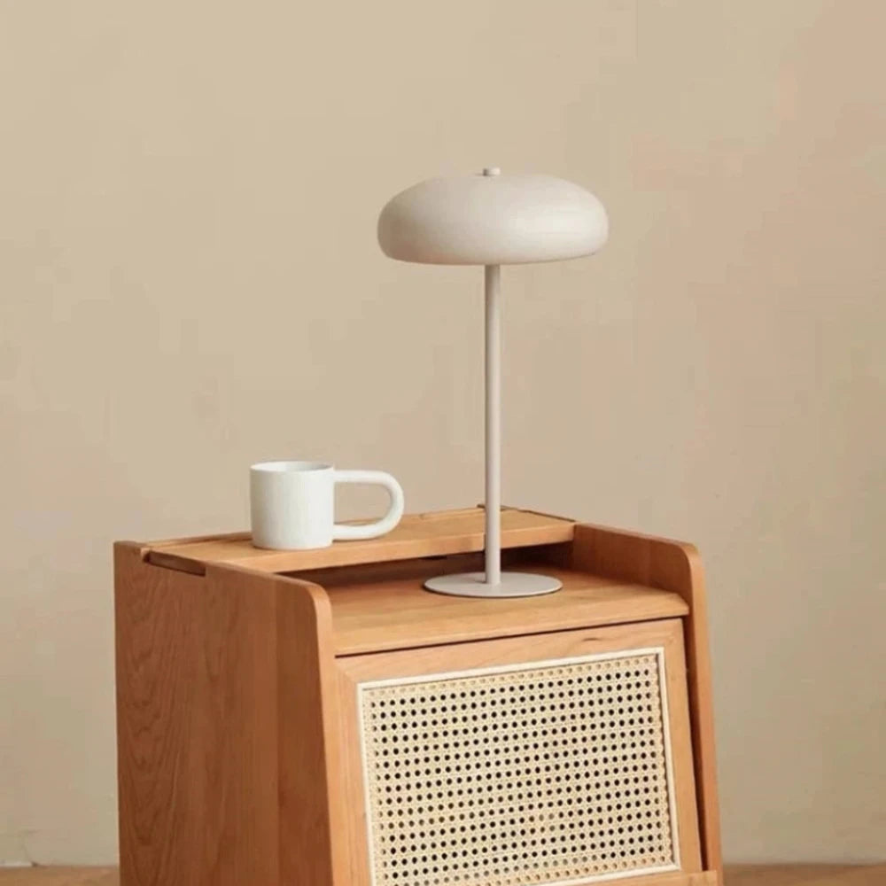 Sleek Retro Table Lamp – Modern Elegance Meets Timeless Charm