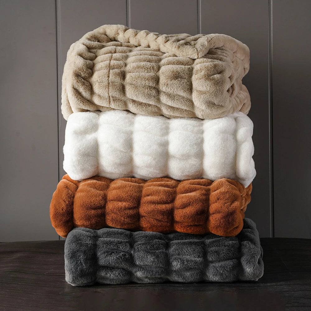 Soft Plush Throw Blanket – Luxurious Faux Rabbit Fur for Cozy Elegance