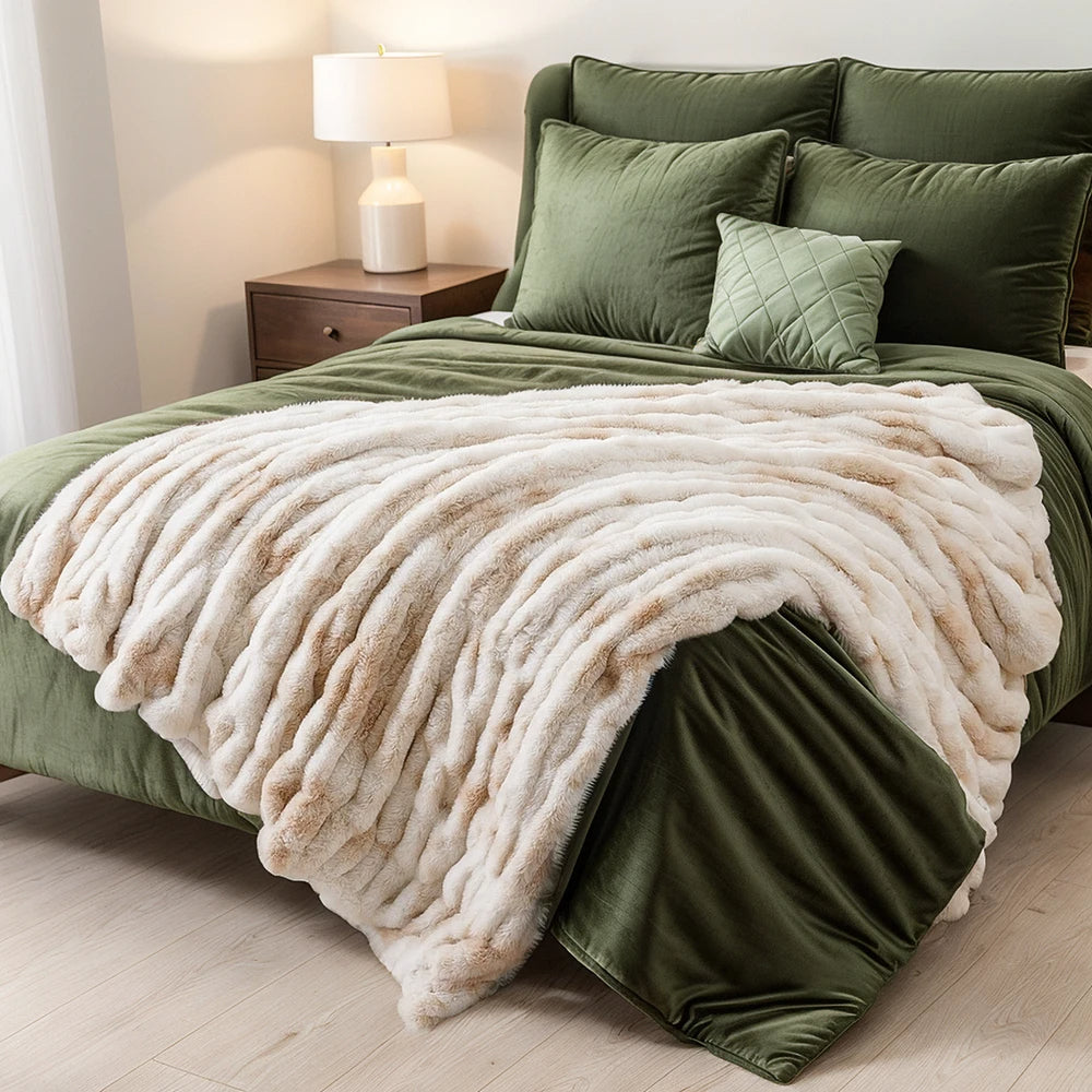 Soft Plush Throw Blanket – Luxurious Faux Rabbit Fur for Cozy Elegance