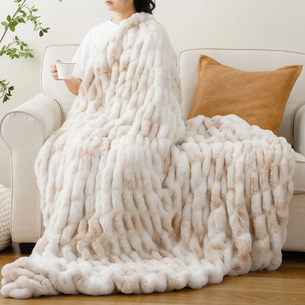 Soft Plush Throw Blanket – Luxurious Faux Rabbit Fur for Cozy Elegance