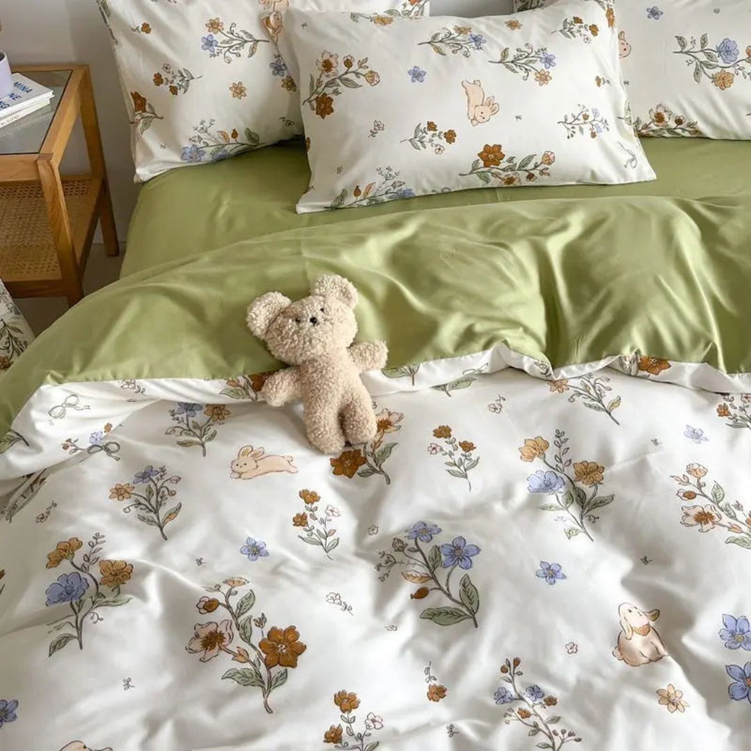 Soft Floral Bed Cover – Luxurious Bedding for Elegant Bedroom Decor 3