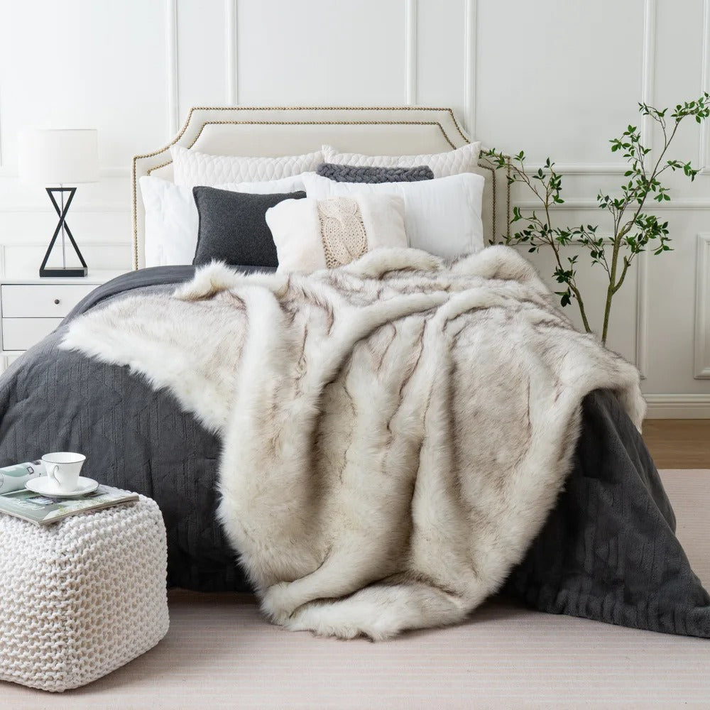 Luxury Faux Fur Blanket – Soft & Elegant