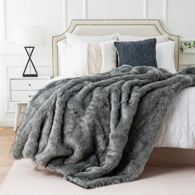 Luxury Faux Fur Blanket – Soft & Elegant