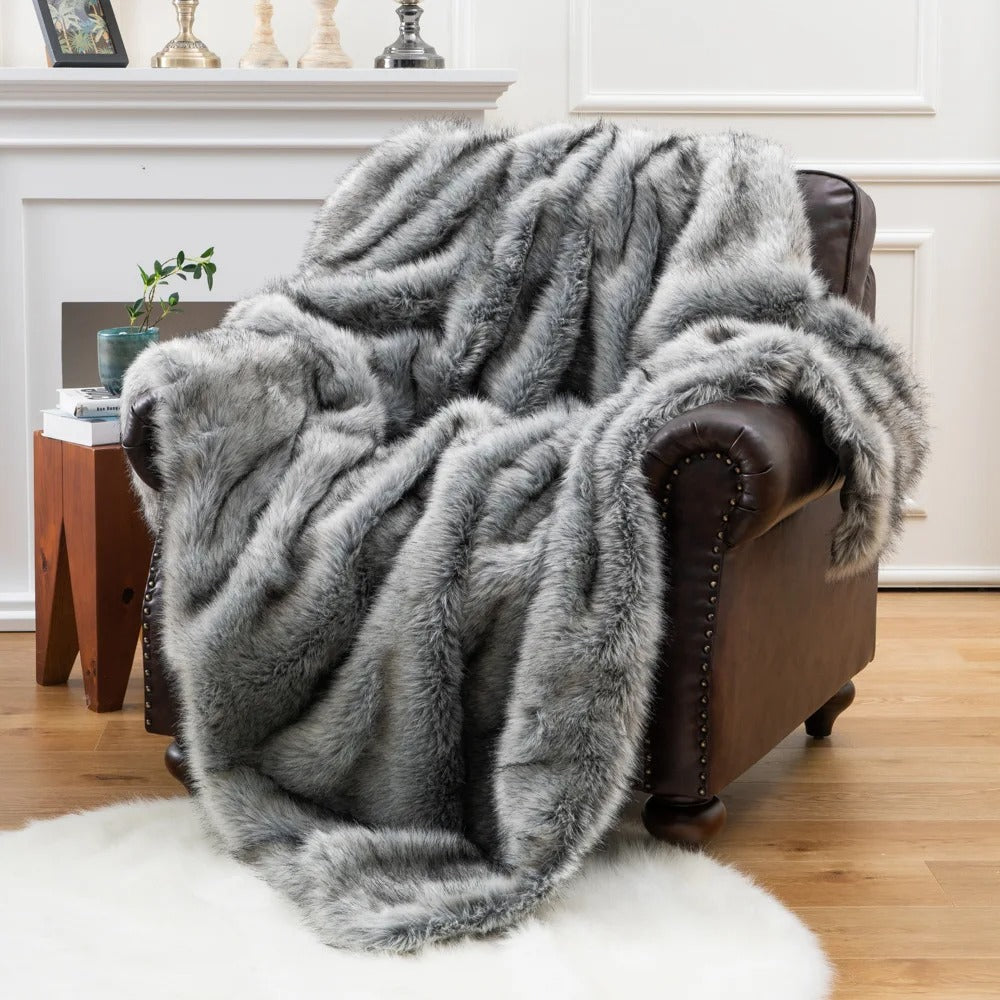Luxury Faux Fur Blanket – Soft & Elegant