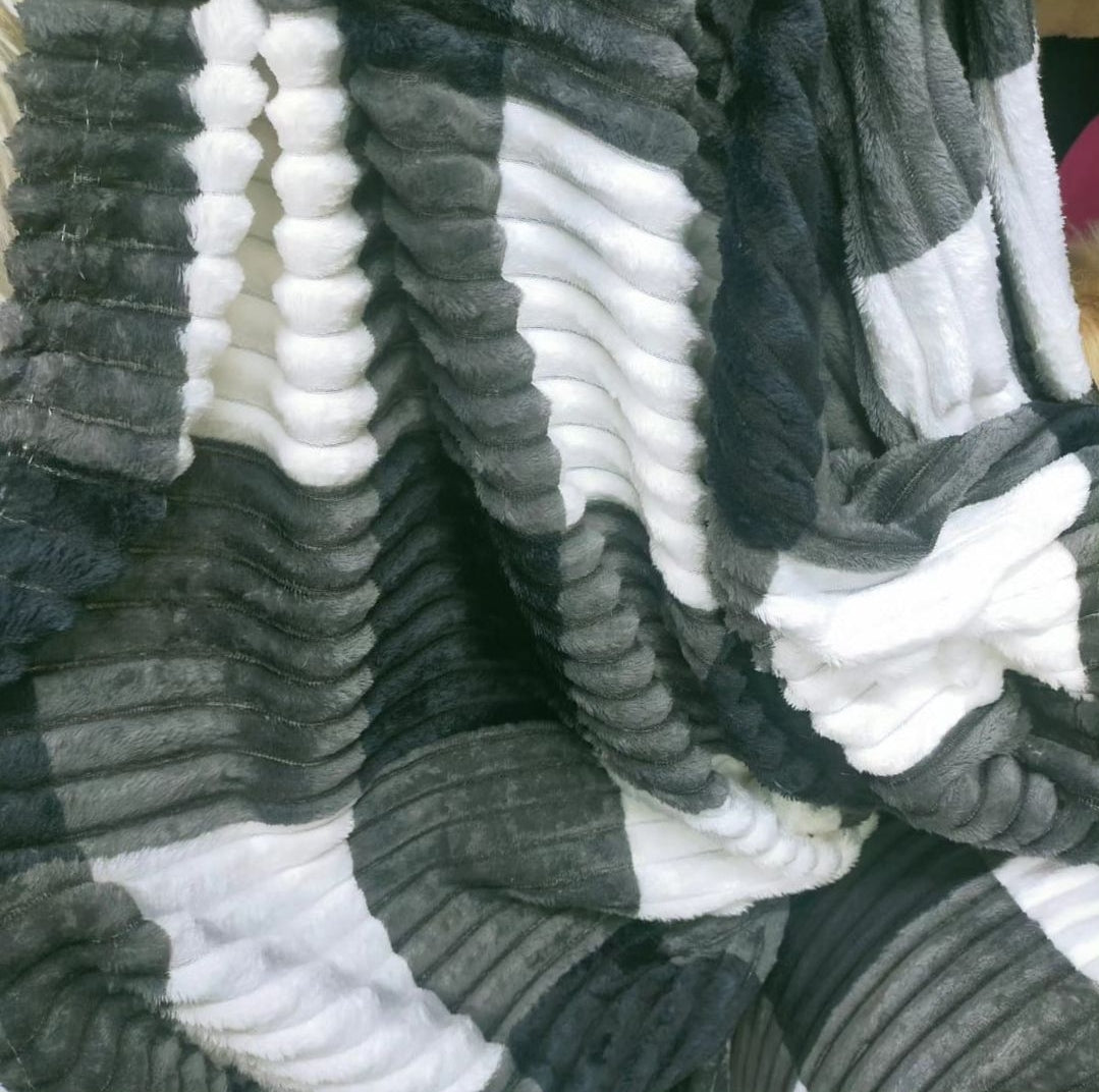 Elegant Velvet Fleece Throw Blanket