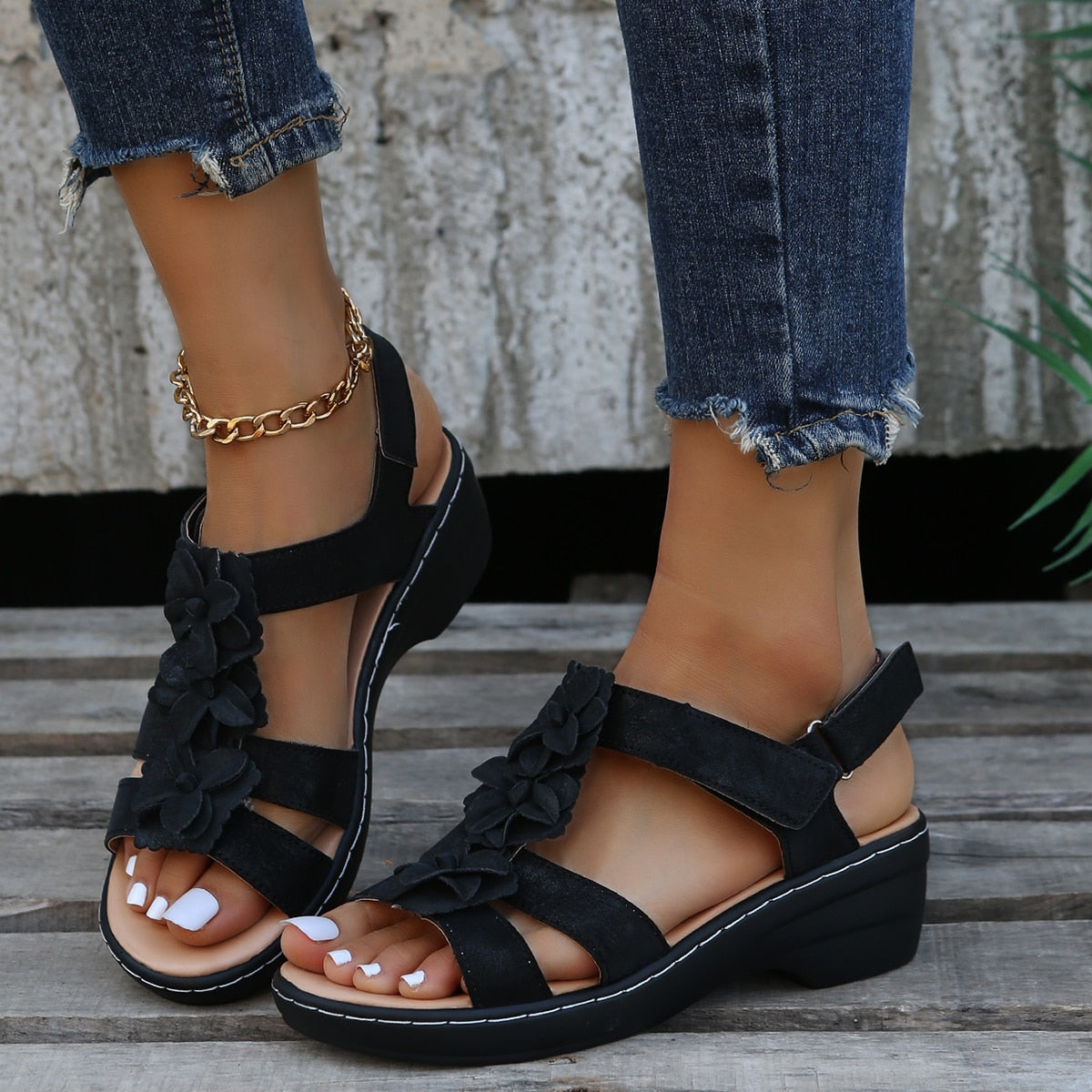 Elegant Women's Orthopedic Sandals – Chic Floral Design for All-Day Comfort