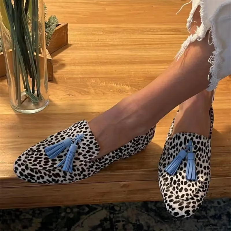 Refined Comfort Loafers  with Bold Tassels – Chic Ease for Everyday Wear